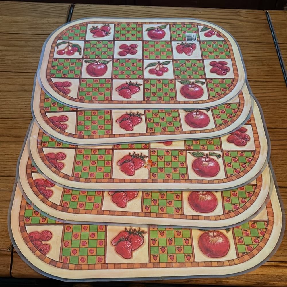 Double sided kitchen table, placemats apple and strawberry